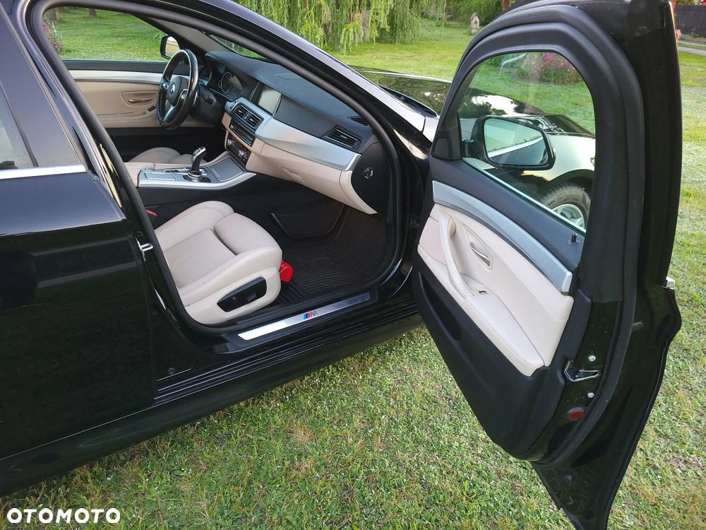 BMW Seria 5 525d xDrive - 21