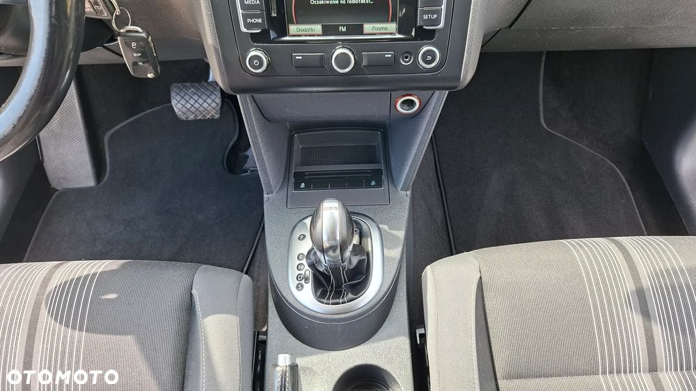 Volkswagen Touran 2.0 TDI DPF BlueMotion Technology DSG MATCH - 31