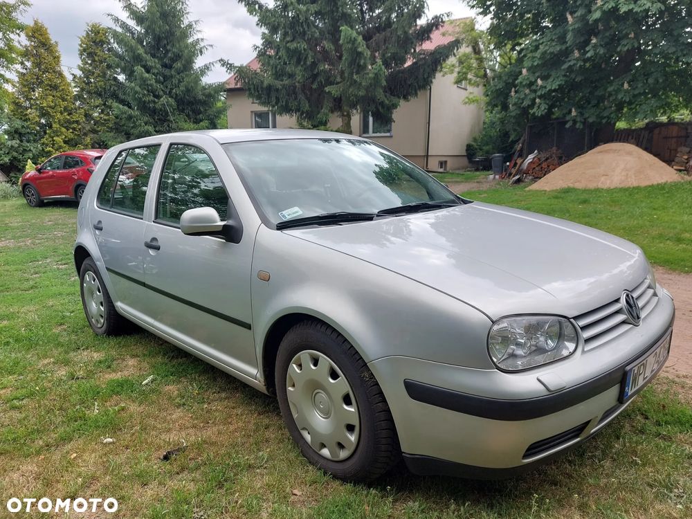 Volkswagen Golf - 1
