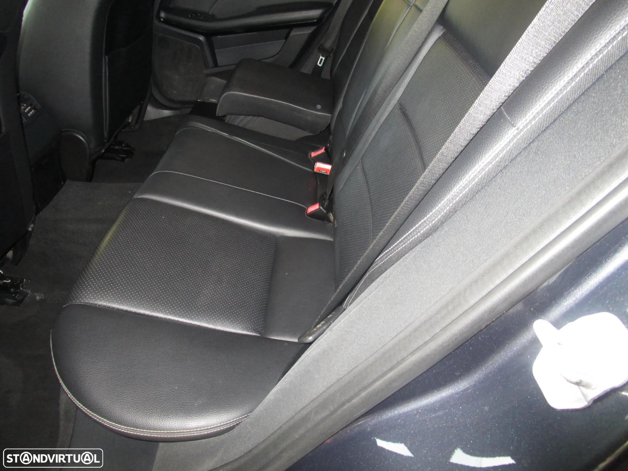 Mercedes-Benz E 200 T CDI DPF BlueEFFICIENCY 7G-TRONIC Avantgarde - 15