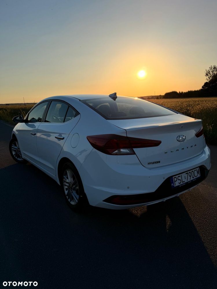 Hyundai Elantra 1.6 Style - 2