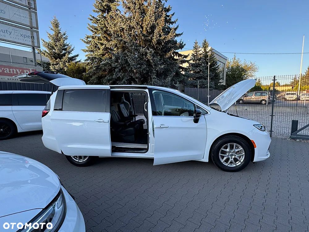 Chrysler Pacifica - 12