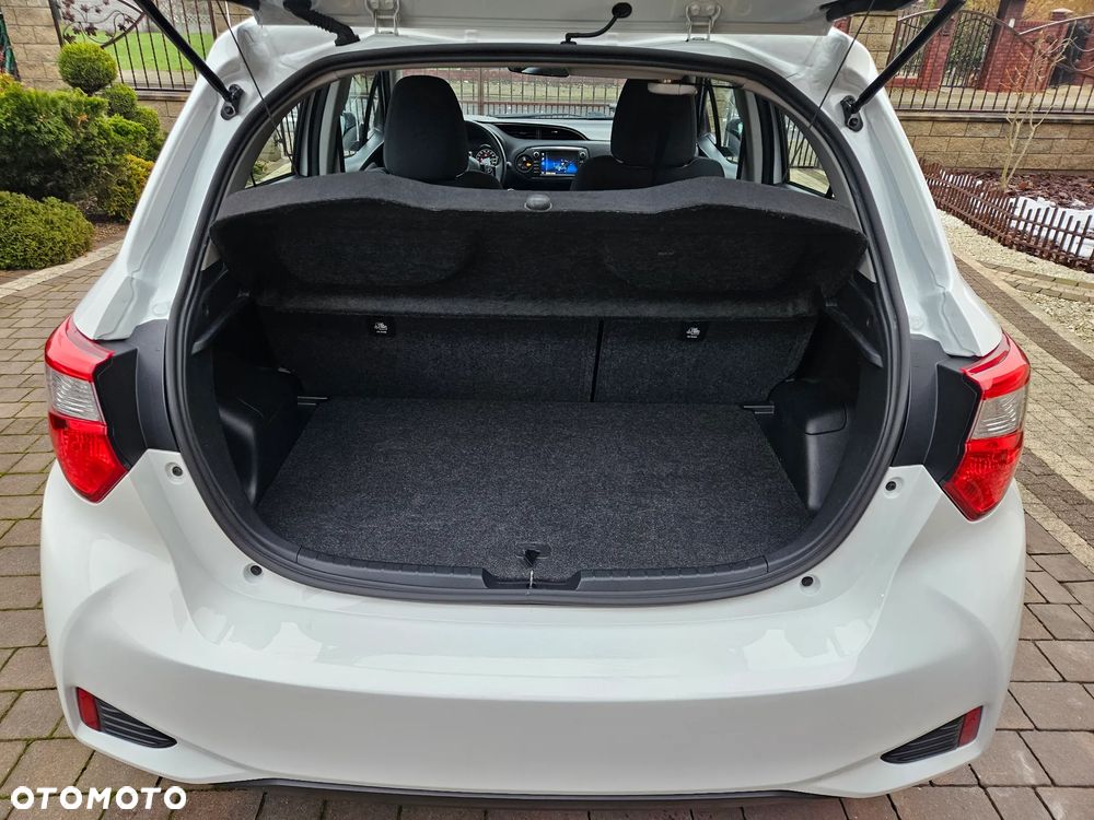 Toyota Yaris Hybrid 100 Selection - 29