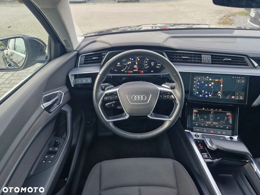 Audi Q8 e-tron - 31