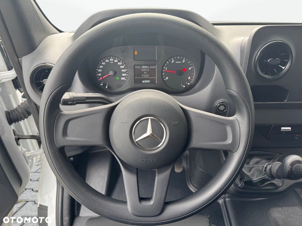 Mercedes-Benz Sprinter - 14