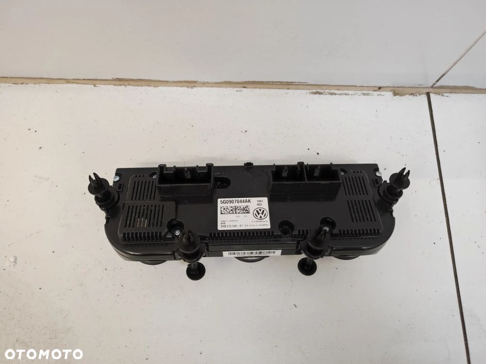 Panel sterowania klimatyzacji Volkswagen PASSAT B8 - 3