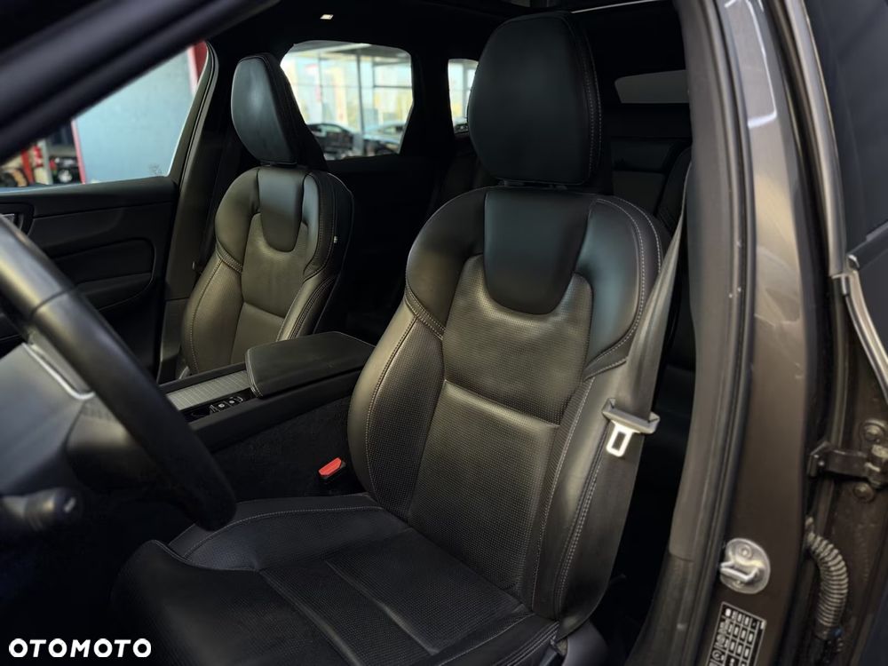 Volvo XC 60 B4 D AWD Ultimate Dark - 20