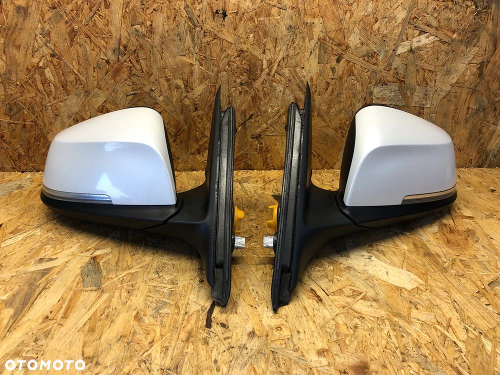 BMW F30 F31 LUSTERKO PRAWE 6PIN A96 MINERALWEISS - 1
