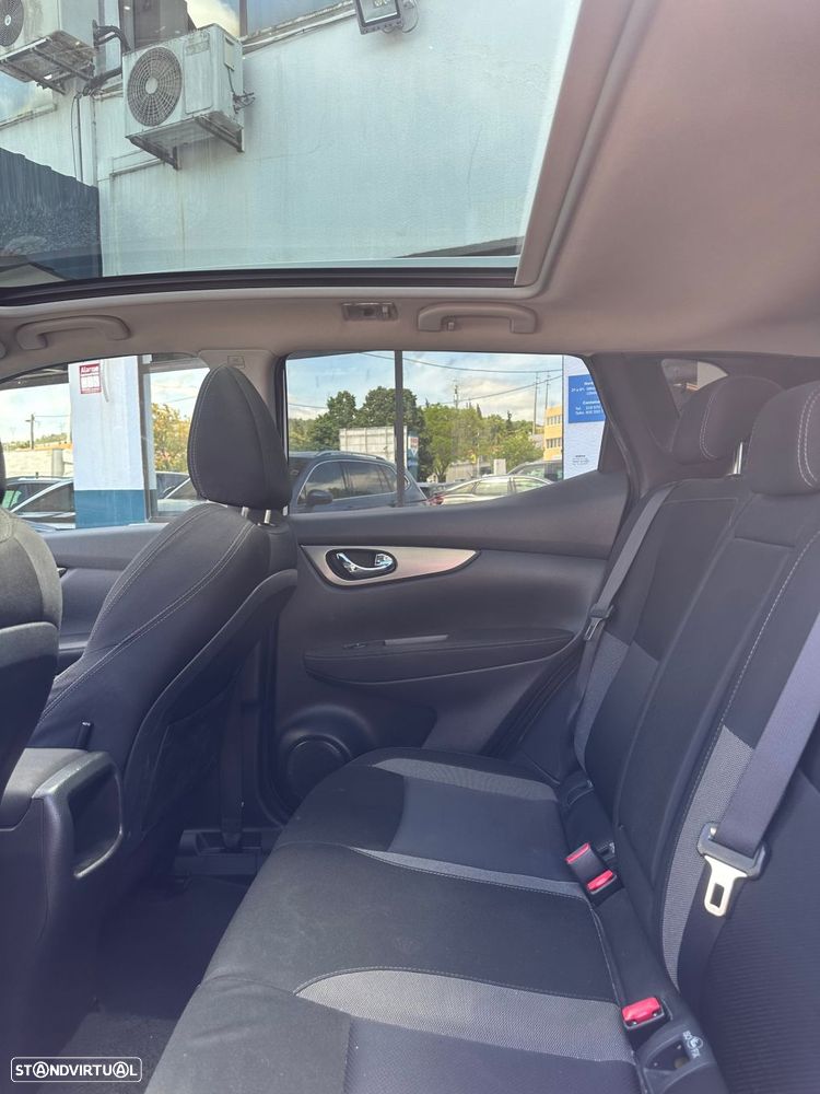 Nissan Qashqai 1.5 dCi N-Connecta 18 - 16