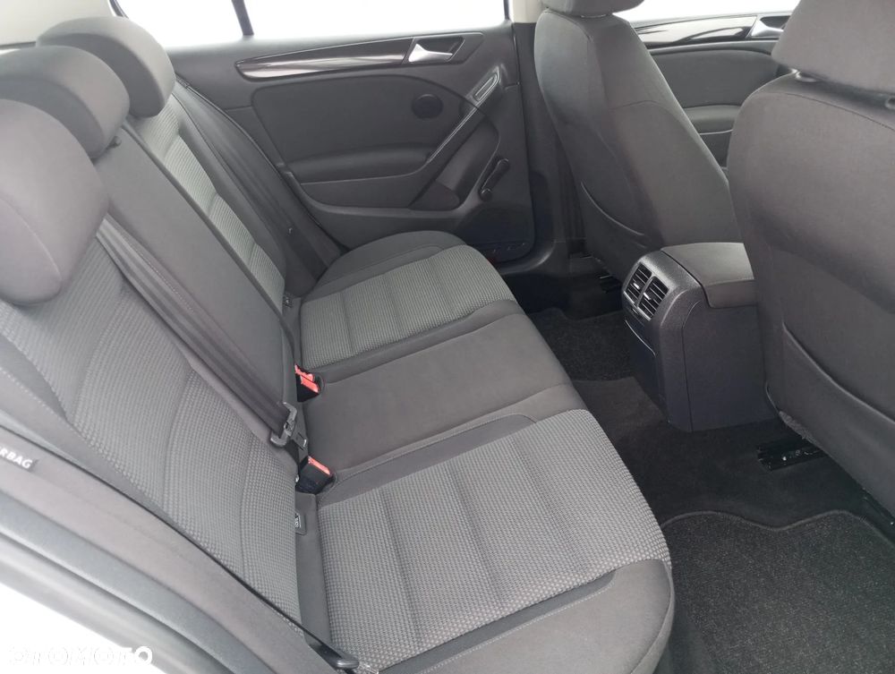 Volkswagen Golf - 8