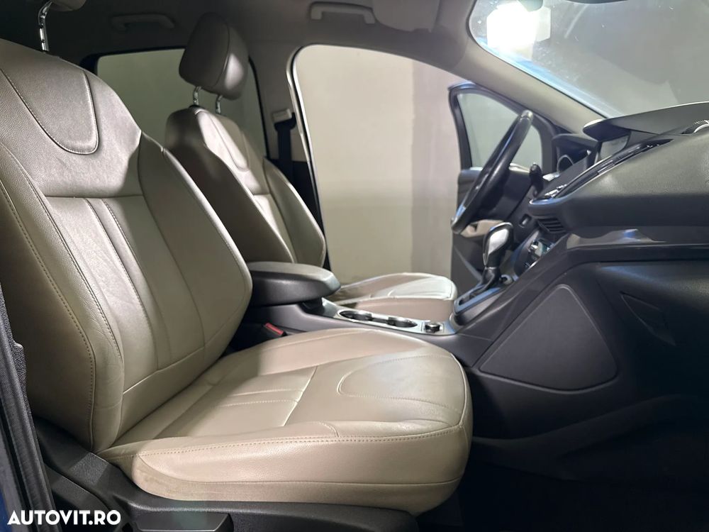 Ford Kuga - 12