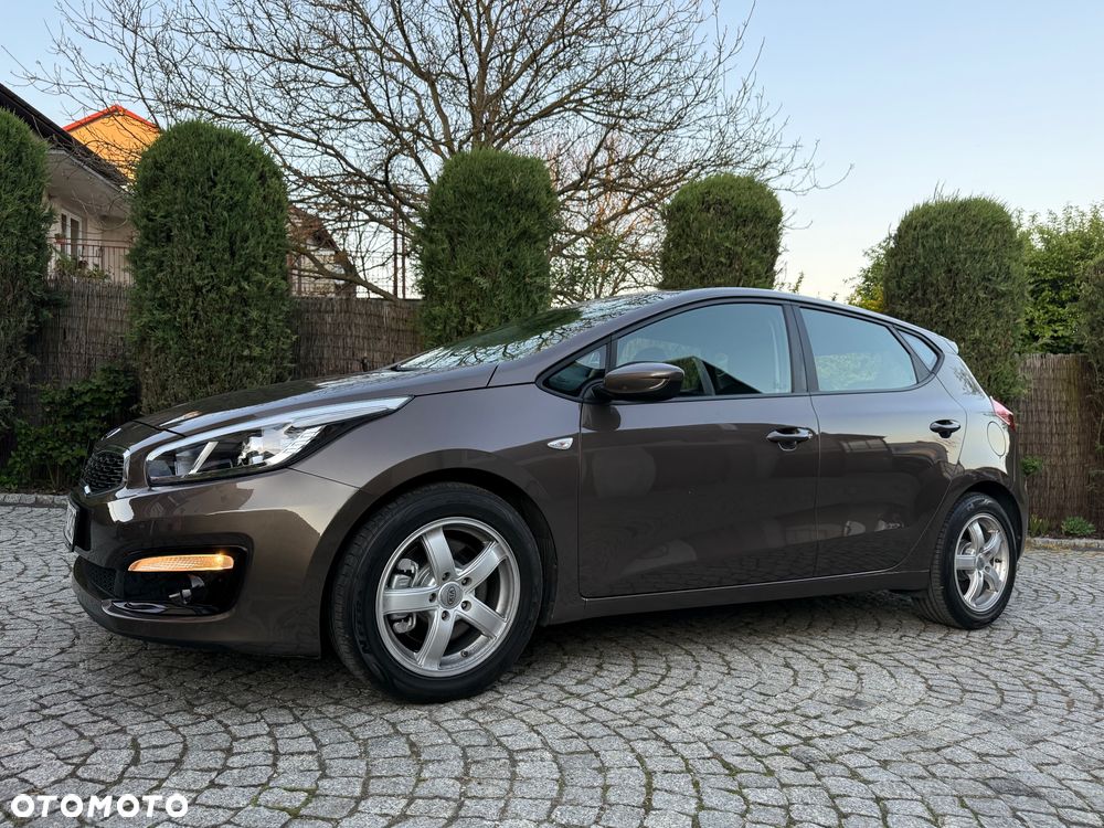Kia Ceed 1.4 CVVT Dream Team Edition - 16