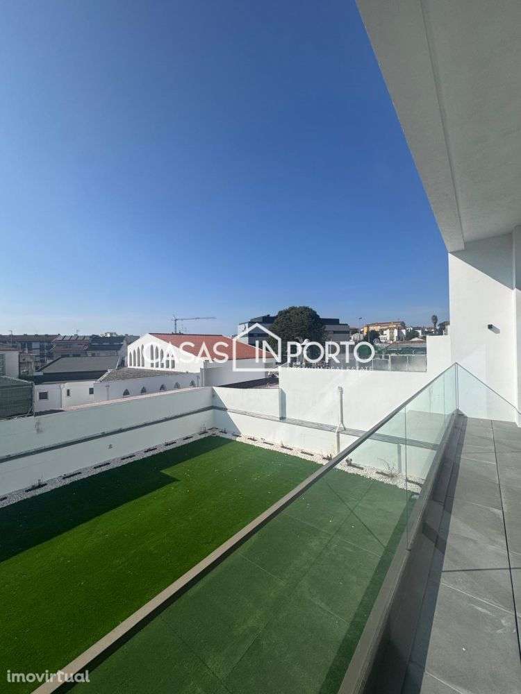 Apartamento com lugar de garagem próximo ao Hospital de São João - Grande imagem: 2/23