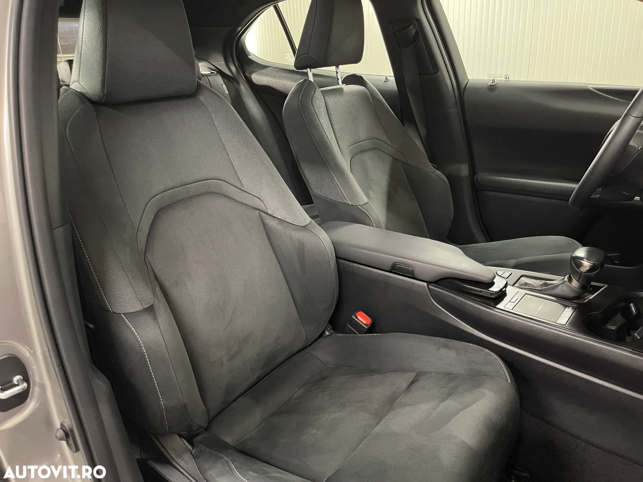 Lexus UX 250h 2.0L HEV 20H- (178 HP) 4X2 CVT Business - 9