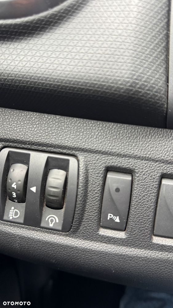 Renault Clio 1.2 16V 75 LIMITED - 15