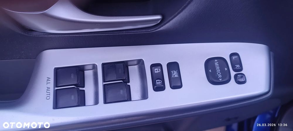 Toyota Prius+ (Hybrid) - 30