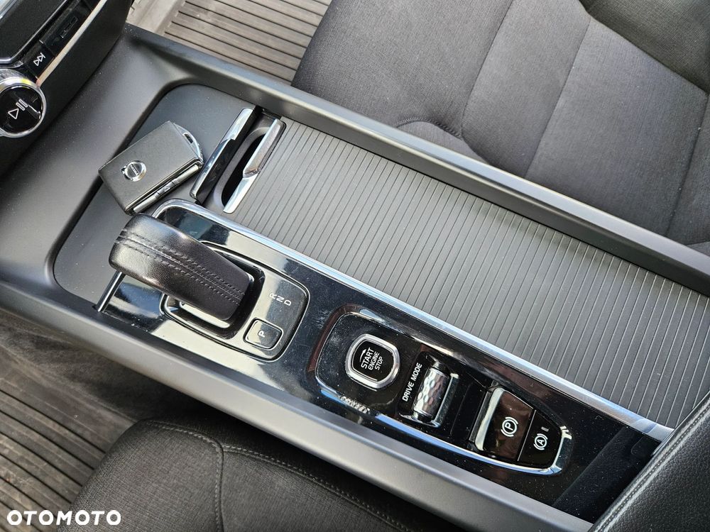 Volvo V60 D4 Momentum Pro - 17