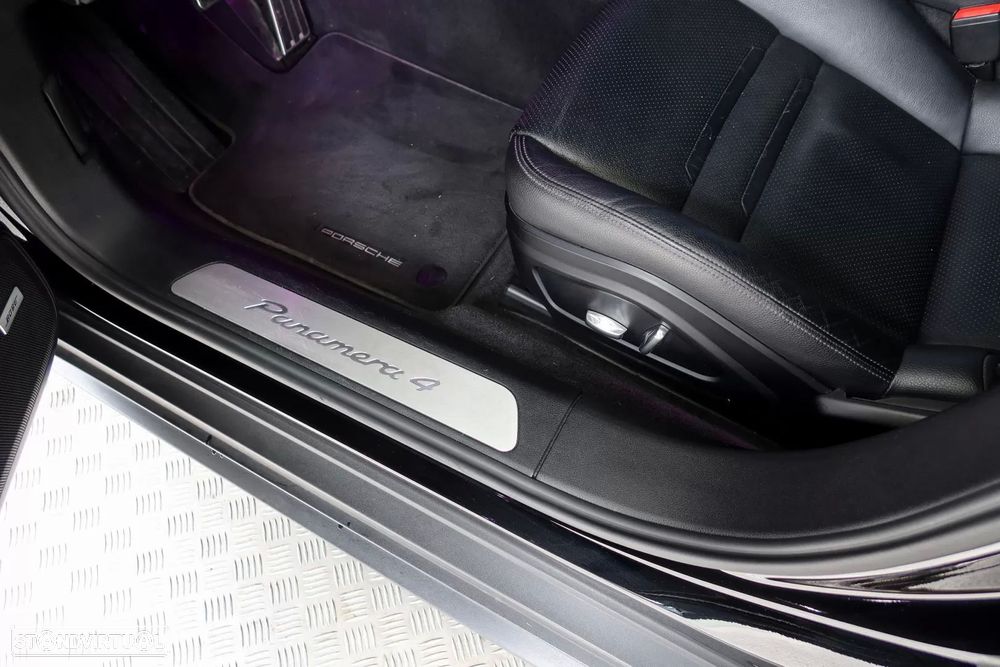 Porsche Panamera 4 E-Hybrid - 17