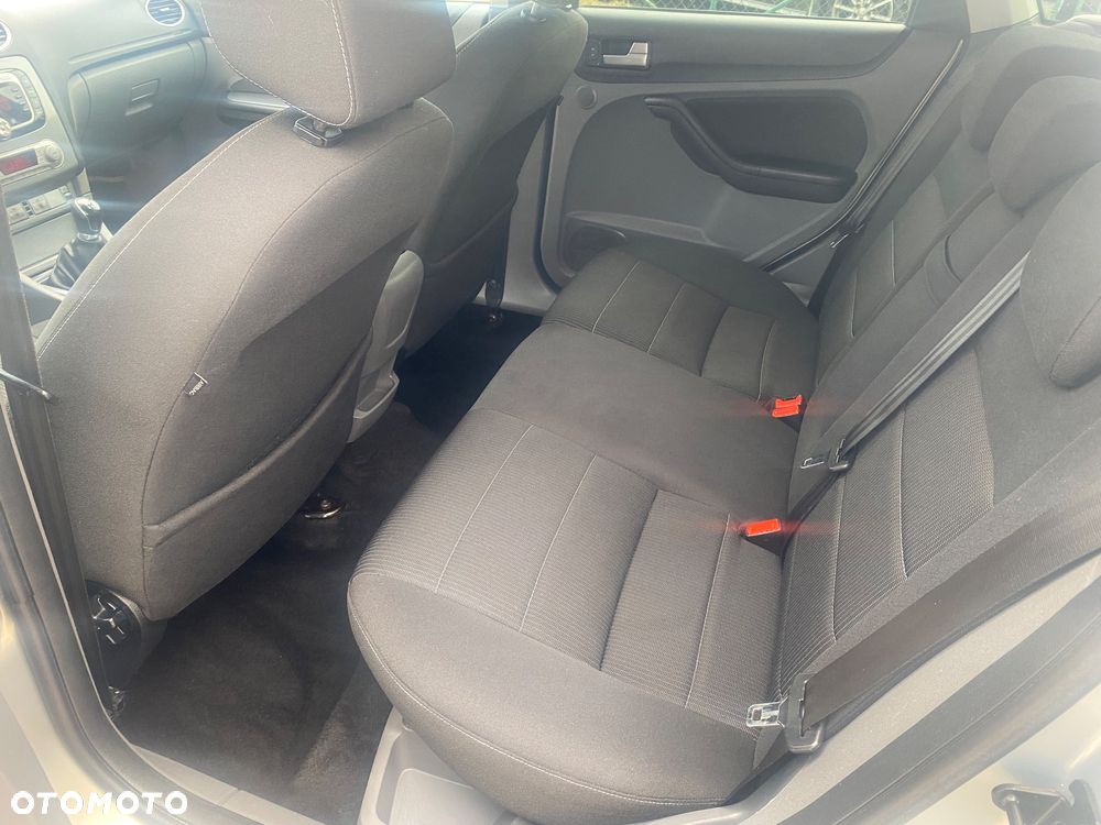 Ford Focus 1.8 FF Ghia - 20