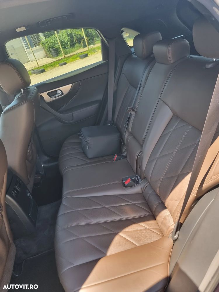 Infiniti Q70 - 15