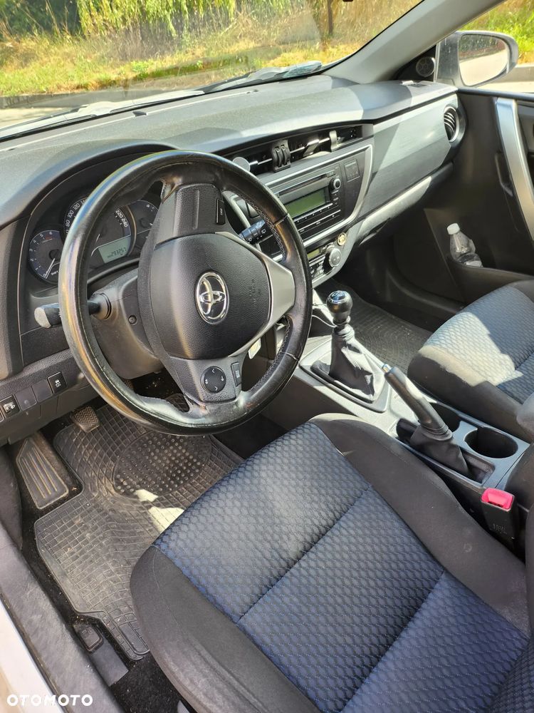 Toyota Auris - 11