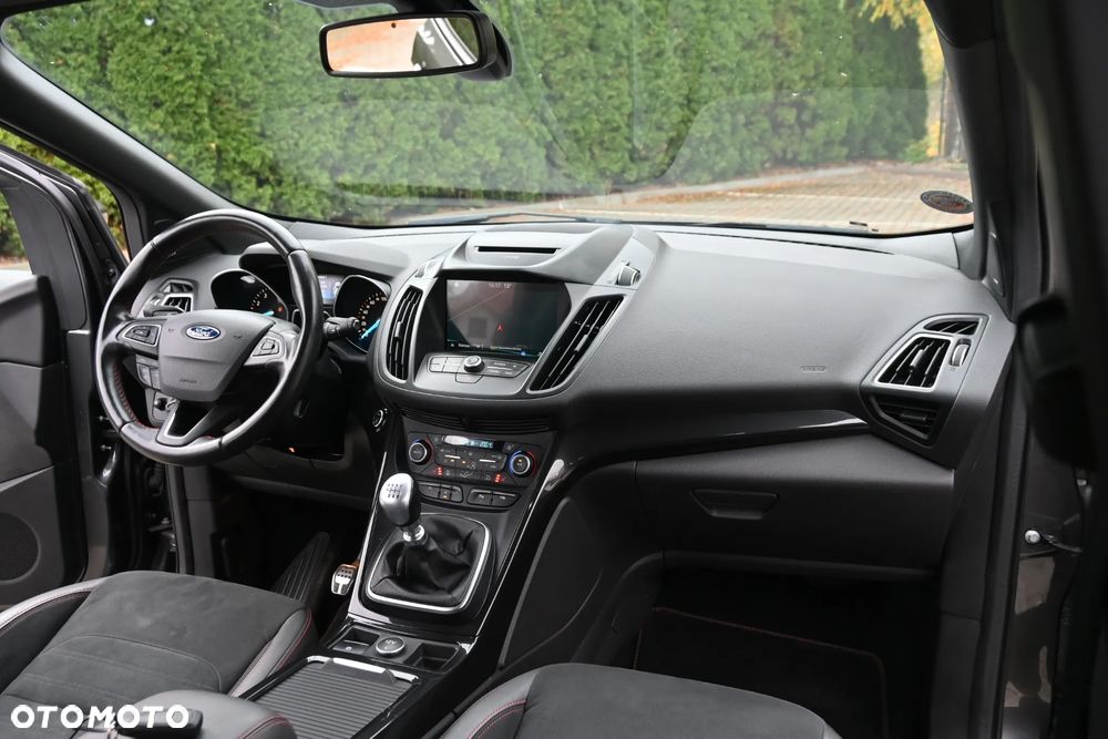 Ford Kuga 1.5 EcoBoost 2x4 ST-Line - 28