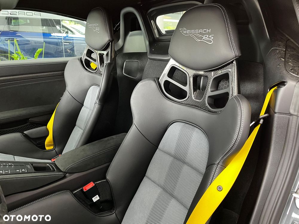 Porsche 718 Spyder - 8