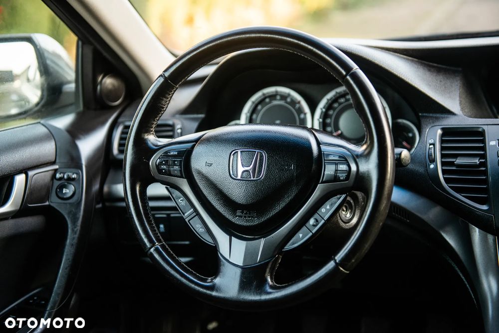 Honda Accord 2.0 Executive - 31