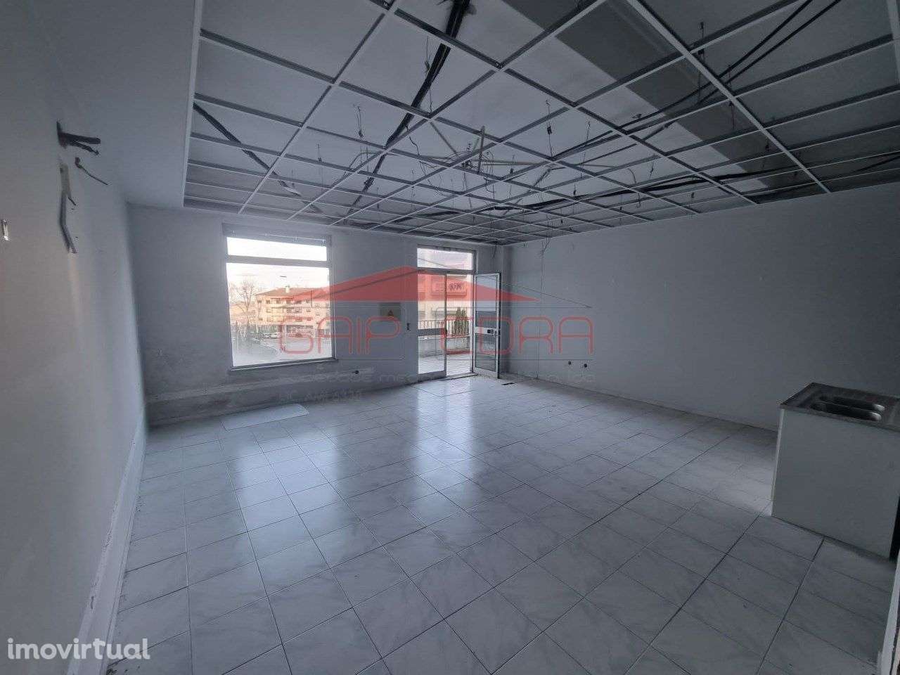 Imóvel comercial pronto a habitar com montra em Guarda - Grande imagem: 5/14