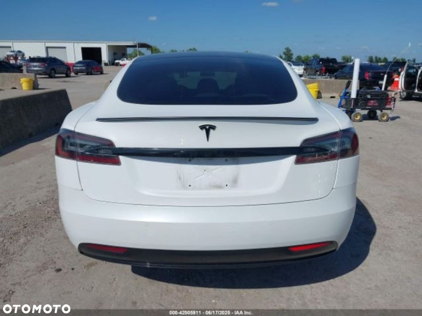 Tesla Model S - 8