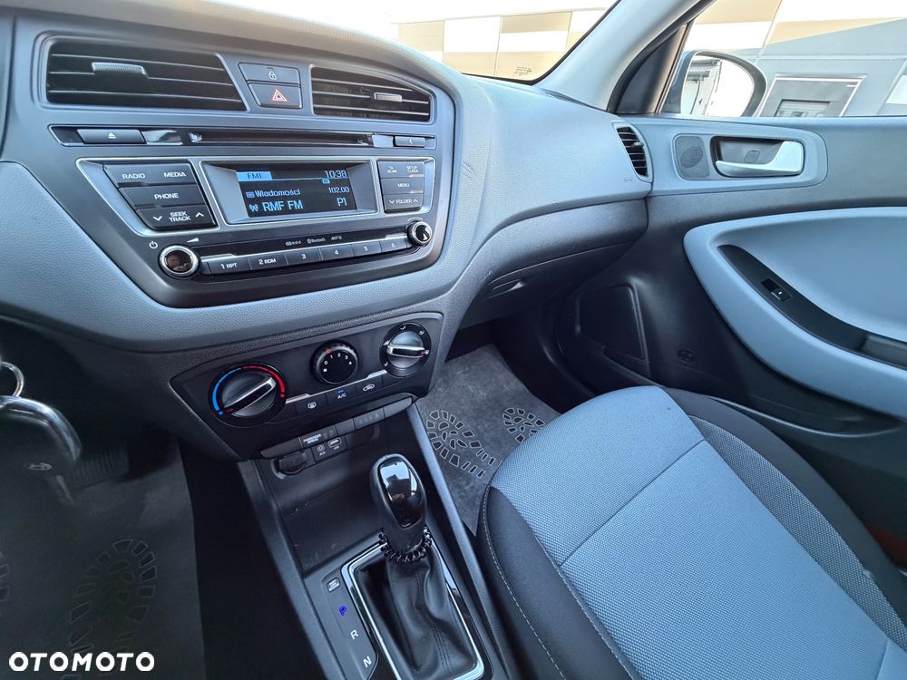 Hyundai i20 1.4 Comfort EU5 - 12