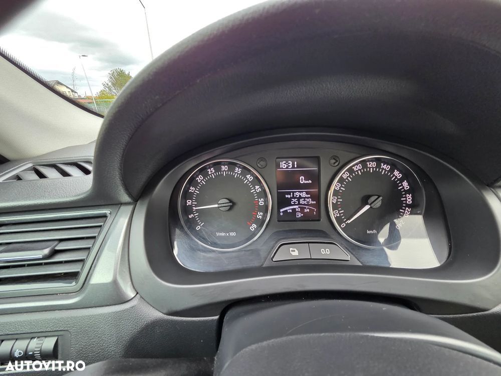Skoda RAPID - 12