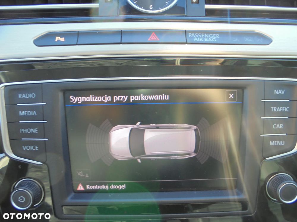 Volkswagen Passat Variant 2.0 TDI SCR BlueMotion Highline - 16