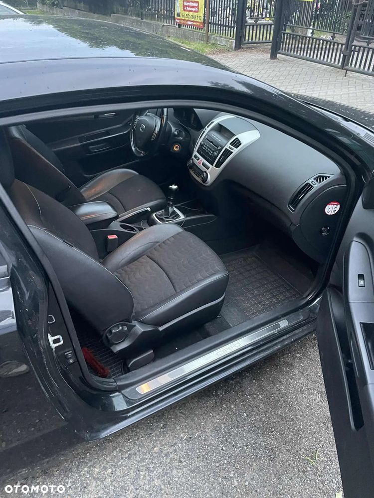 Kia Ceed - 14
