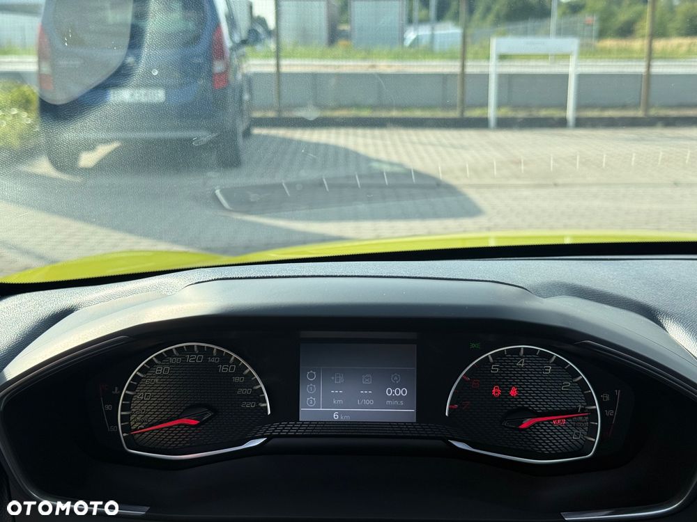 Peugeot 208 - 18