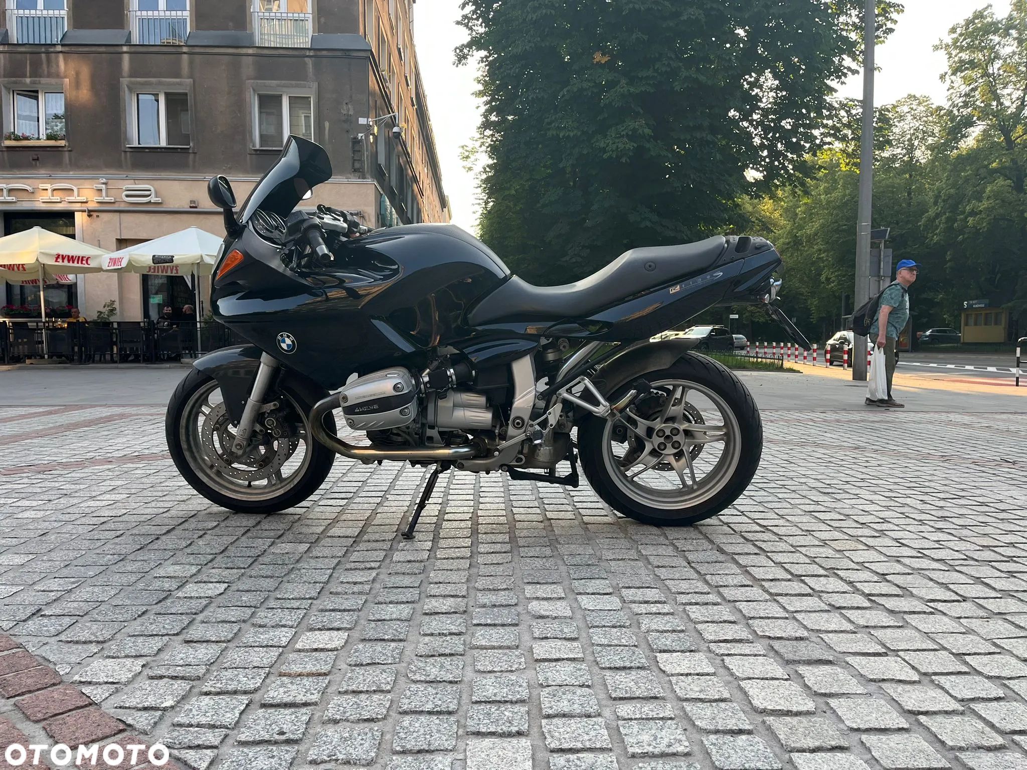 BMW R - 1