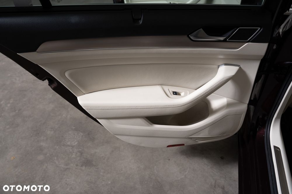 Volkswagen Passat 1.4 TSI BMT ACT Highline - 25