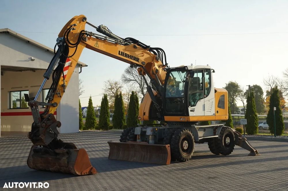 Liebherr 914 COMPACT / EXCAVATOR PE PNEURI / 13.464 ORE DE FUNCȚIONARE / CUPLAJ RAPID HIDRAULIC / CUPĂ HIDRAULICĂ PENTRU NIVELARE / - 2