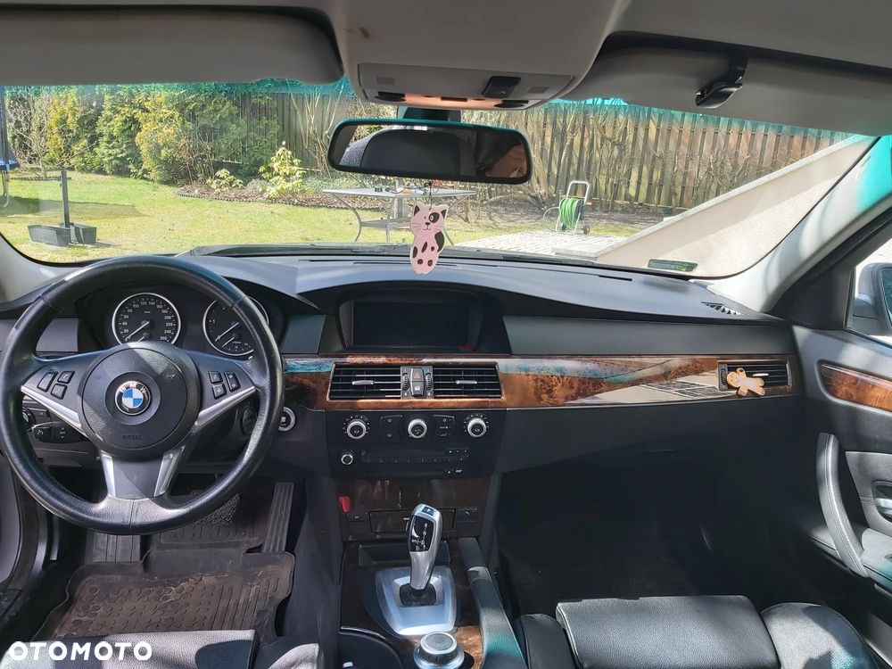 BMW Seria 5 525d xDrive - 5