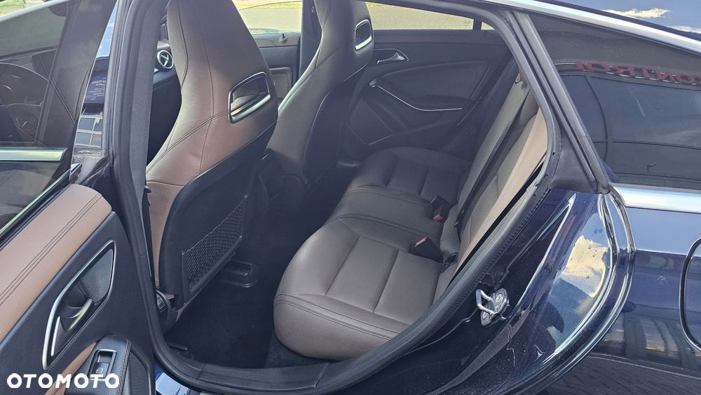 Mercedes-Benz CLA 180 AMG Line - 9