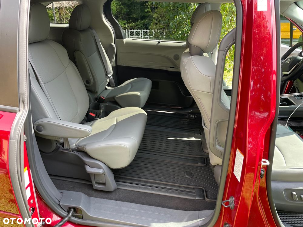 Toyota Sienna - 13