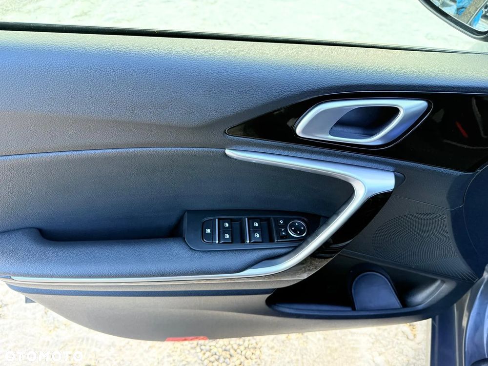 Kia Ceed 1.6 GDI PHEV L DCT - 19