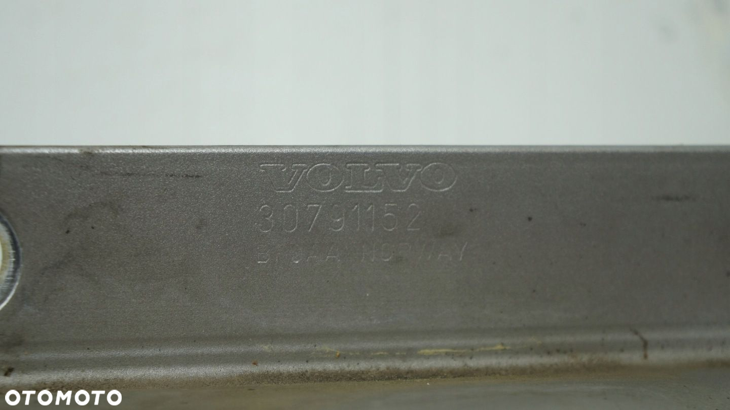 VOLVO BELKA ZDERZAKA PRZÓD V70 III 426-46 30791152 - 3