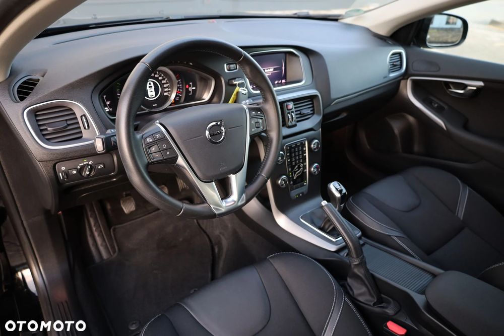 Volvo V40 T2 Linje Svart - 26