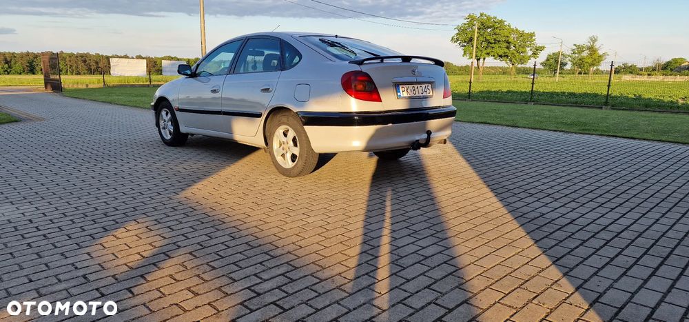 Toyota Avensis 2.0 TD Terra - 2