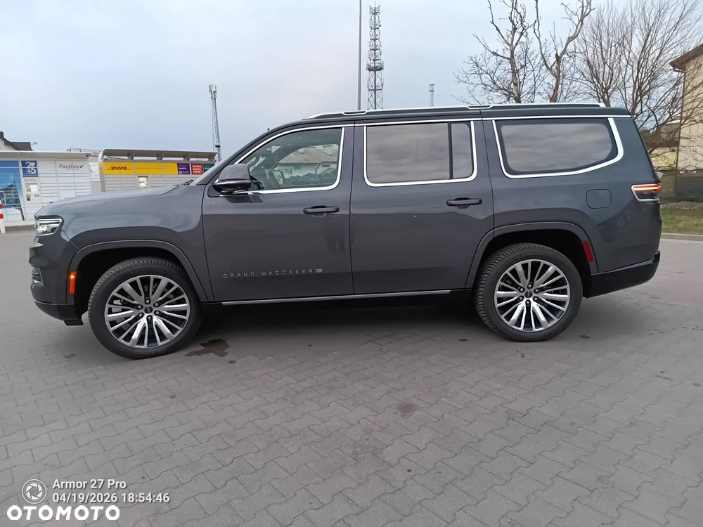 Jeep Grand Wagoneer - 7