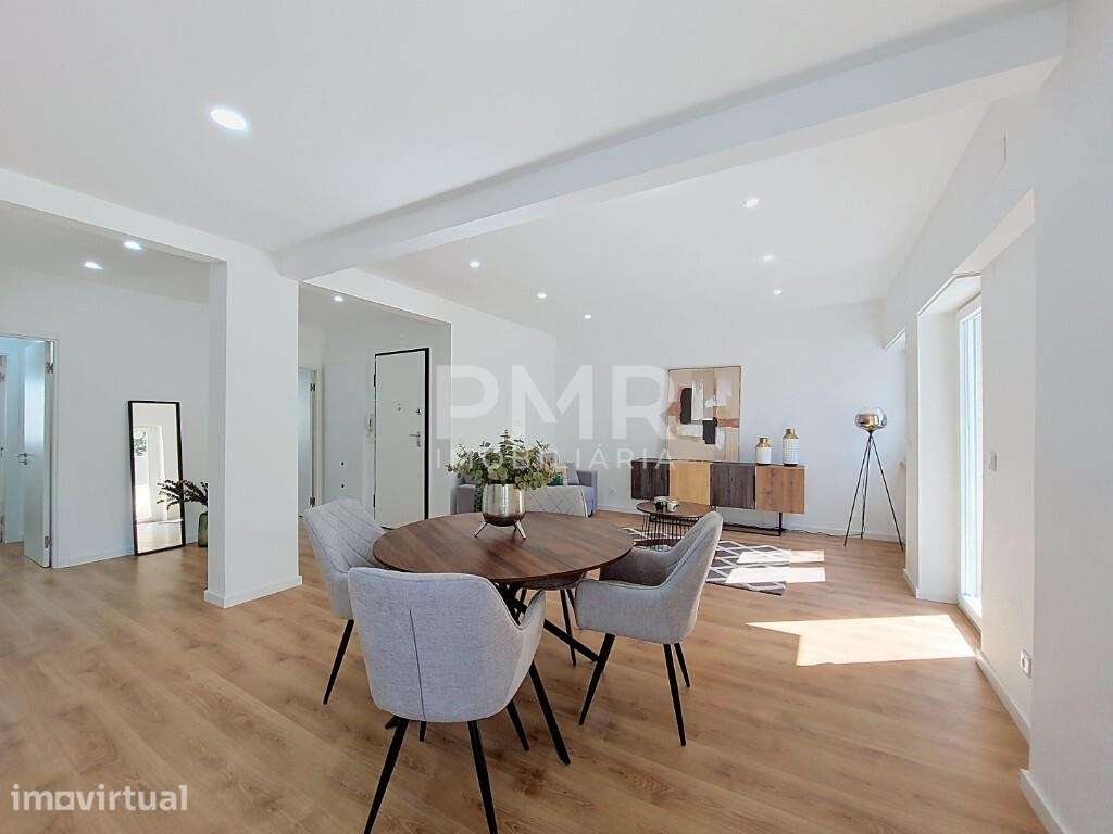 Apartamento 4 assoalhadas totalmente remodelado em Benfica - Grande imagem: 2/14