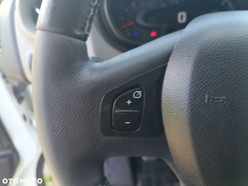 Renault Trafic L2H1 1.6 diesel 145kM 2018rok WEBASTO, CZUJNIKI PARKOWANIA, HAK, NIEWIELKI PRZEBIEG stan BDB, BEZWPADKOWY! - 40