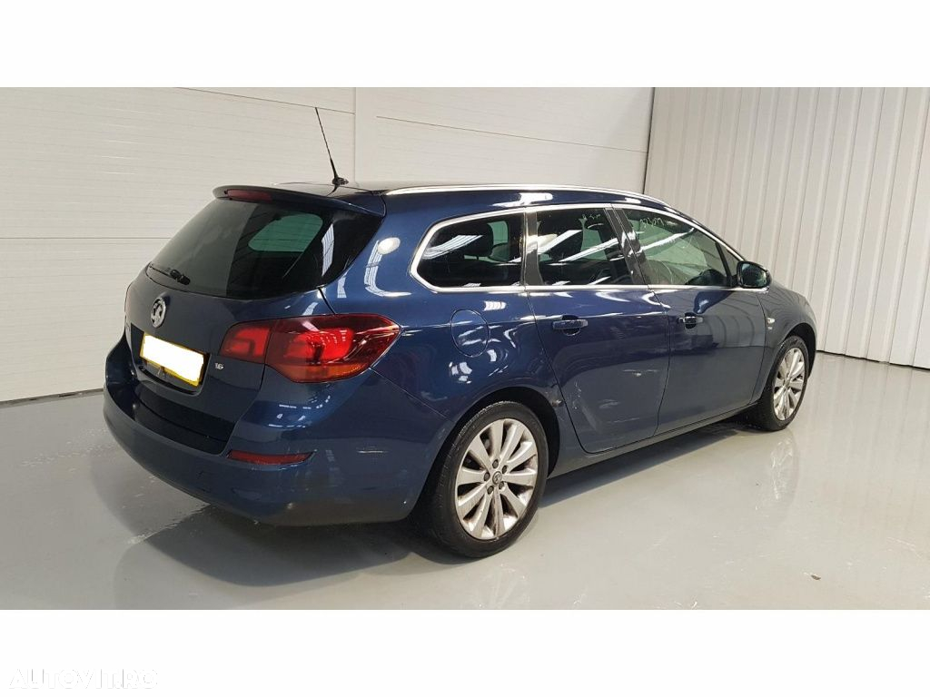 CD player Opel Astra J 2012 Break 1.6i - 8