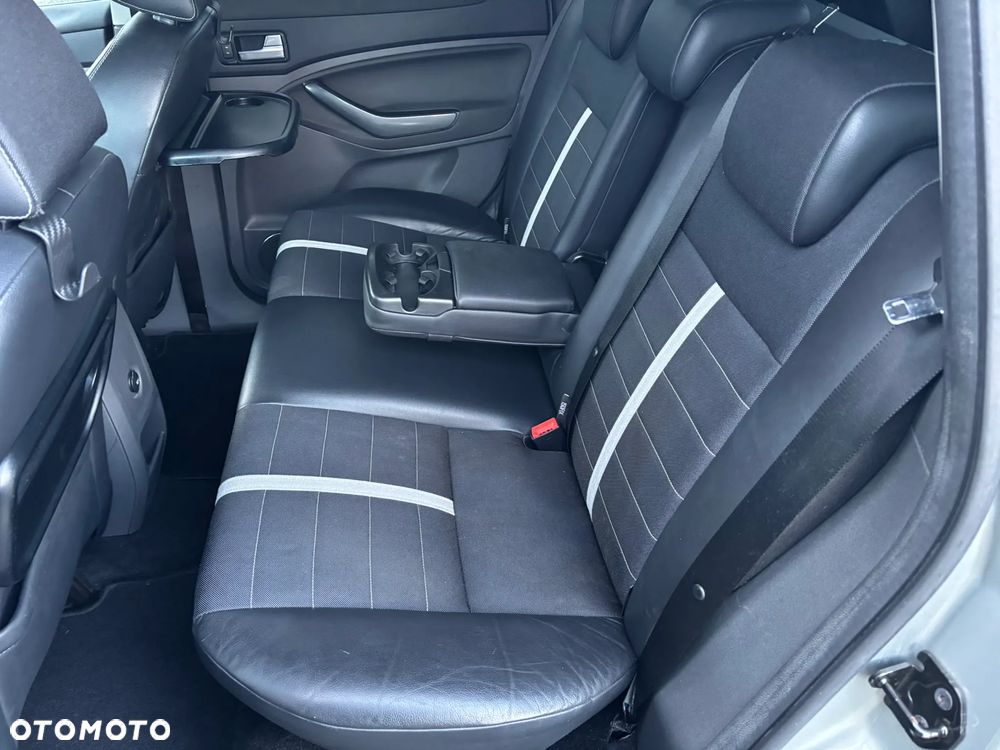 Ford Kuga 2.0 TDCi 2x4 Titanium - 12